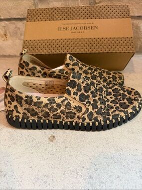 Ilse Jacobsen Tan and Black Patterned Tulip  Flat